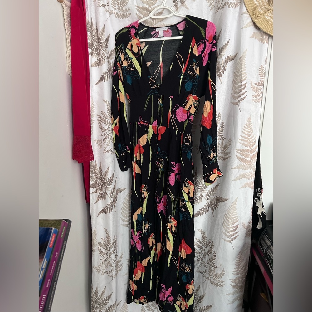 Flower spilt black dress